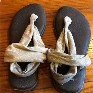 Sanuk sandals, anyone?